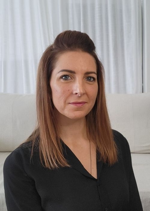 Portrait de Floriane ROKIA hypnothérapeute et énergéticienne